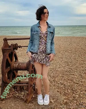 Jennifer Lunden / jennifer_lunden_trans / jenniferlunden nude photo #0035