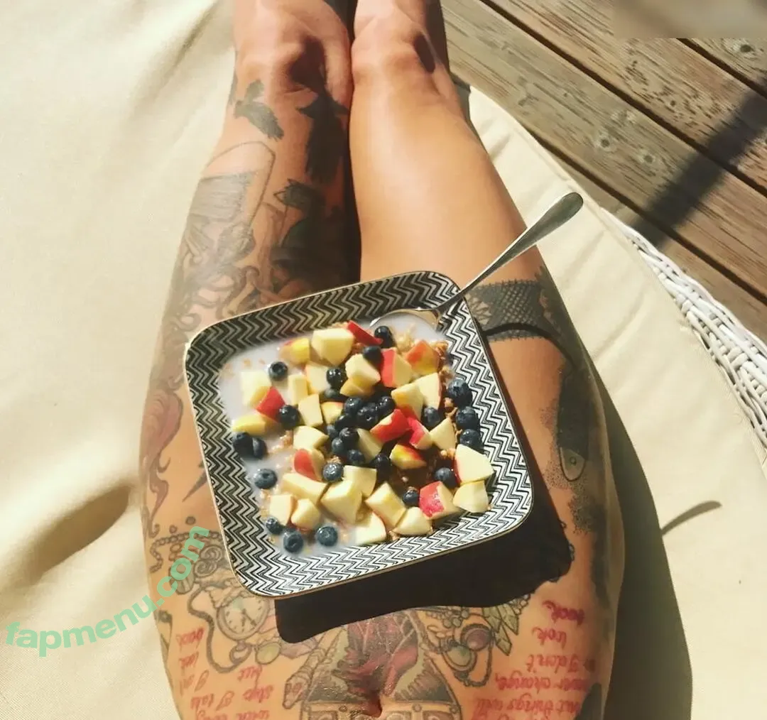 Jennifer Weist nude photo #0004 (JenniferWeist / yaenniverfromtheblock)