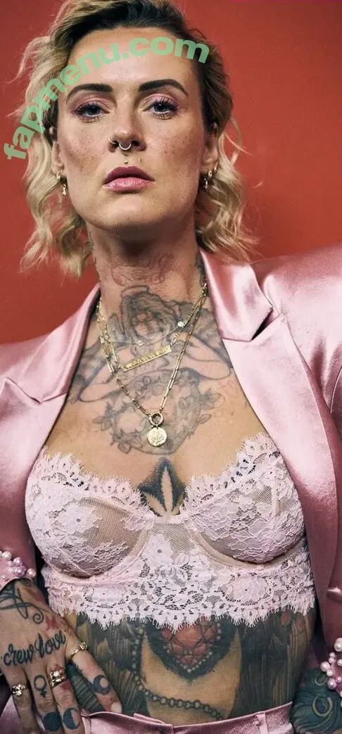 Jennifer Weist nude photo #0157 (JenniferWeist / yaenniverfromtheblock)