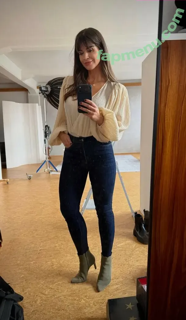 Jennygrateful nude photo #0032 (Jennifer / jennifer_)