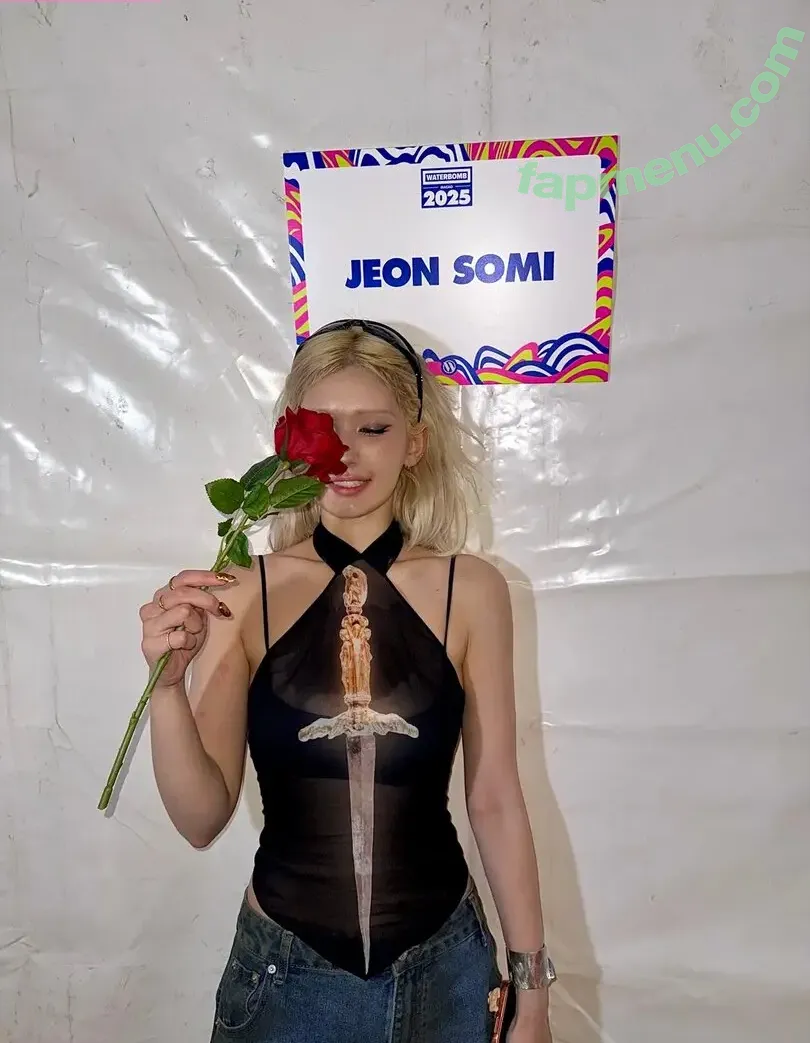 Jeon Somi/ENNIK SOMI nude photo #0011 (Jeon Somi / somsomi0309)