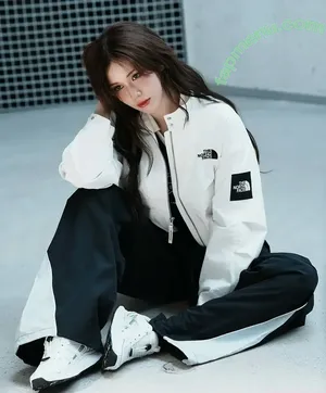 Jeon Somi / ENNIK SOMI / somsomi0309 nude photo #0305