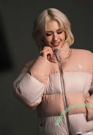 Jeon Somi / ENNIK SOMI / somsomi0309 nude photo #0927