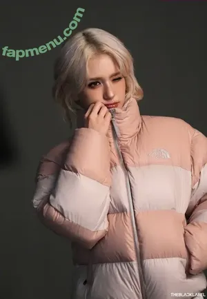 Jeon Somi / ENNIK SOMI / somsomi0309 nude photo #0928