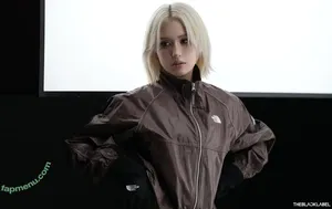 Jeon Somi / ENNIK SOMI / somsomi0309 nude photo #0933