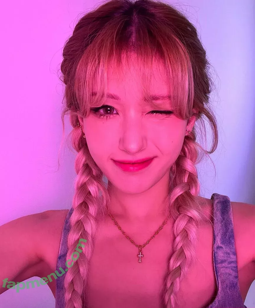 Jeon Somi nude photo #0003 (ENNIK SOMI / somsomi0309)