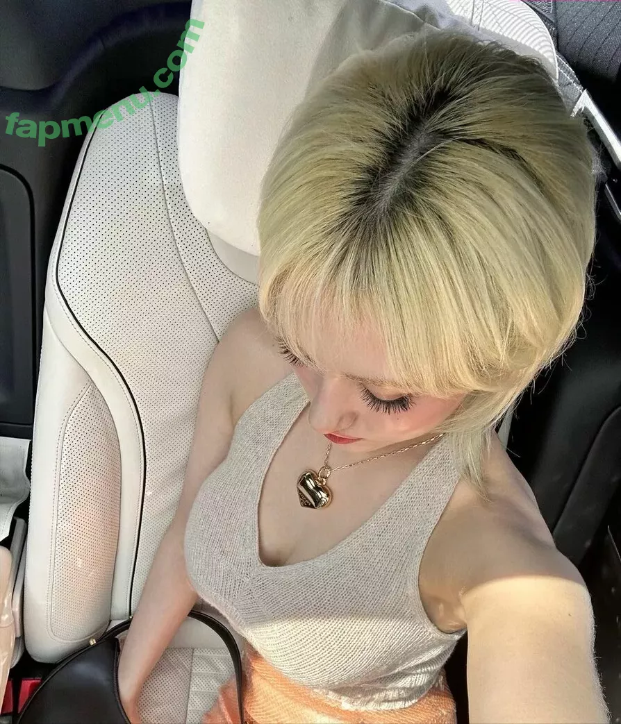 Jeon Somi nude photo #0058 (ENNIK SOMI / somsomi0309)