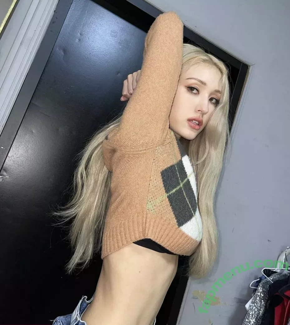 Jeon Somi nude photo #0074 (ENNIK SOMI / somsomi0309)