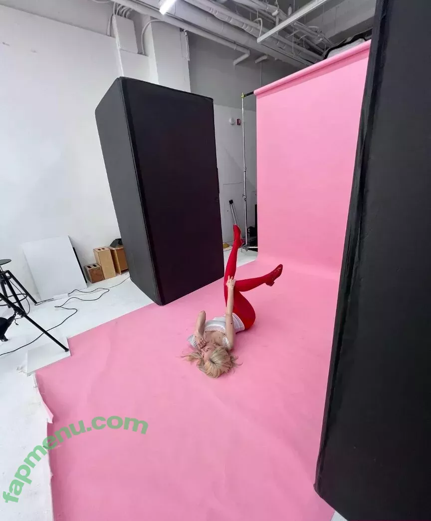 Jeon Somi nude photo #0129 (ENNIK SOMI / somsomi0309)