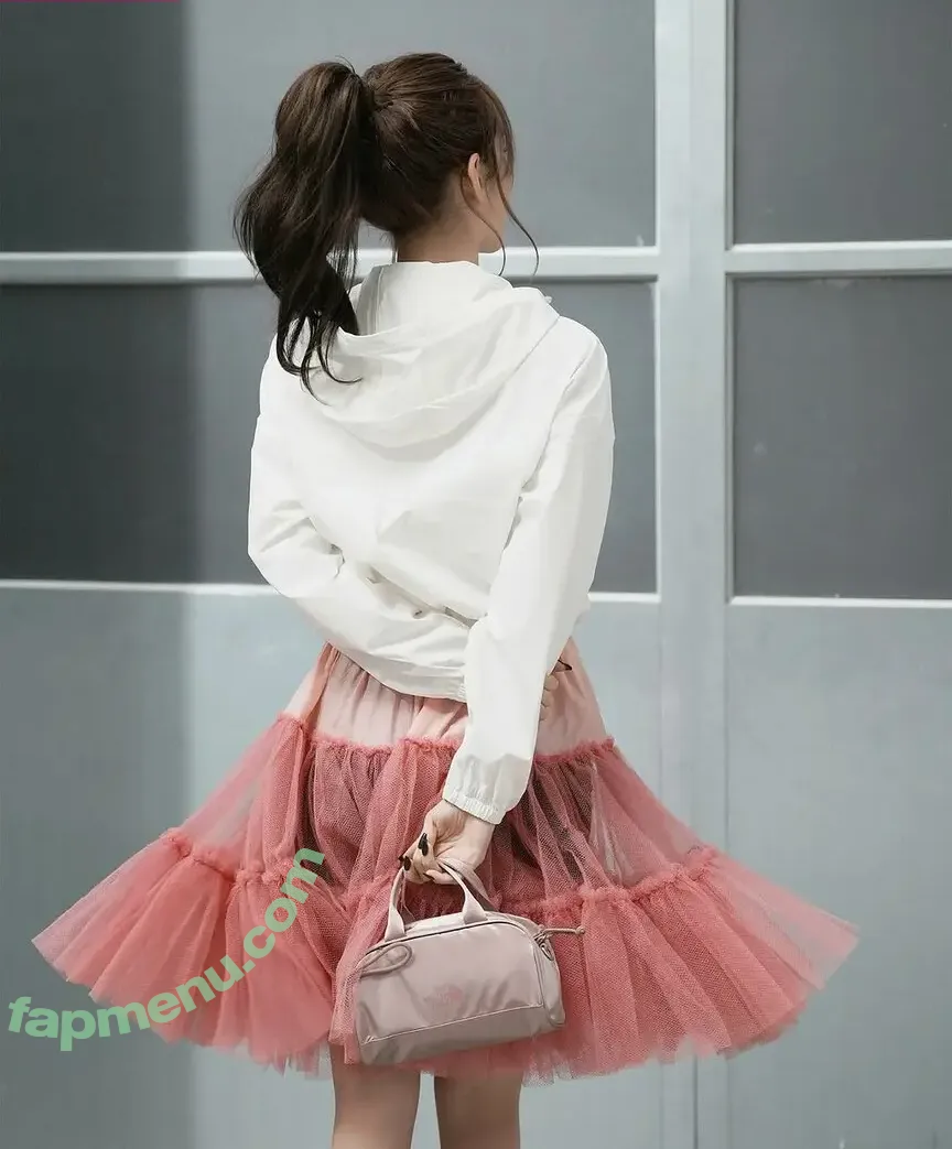 Jeon Somi nude photo #0297 (ENNIK SOMI / somsomi0309)