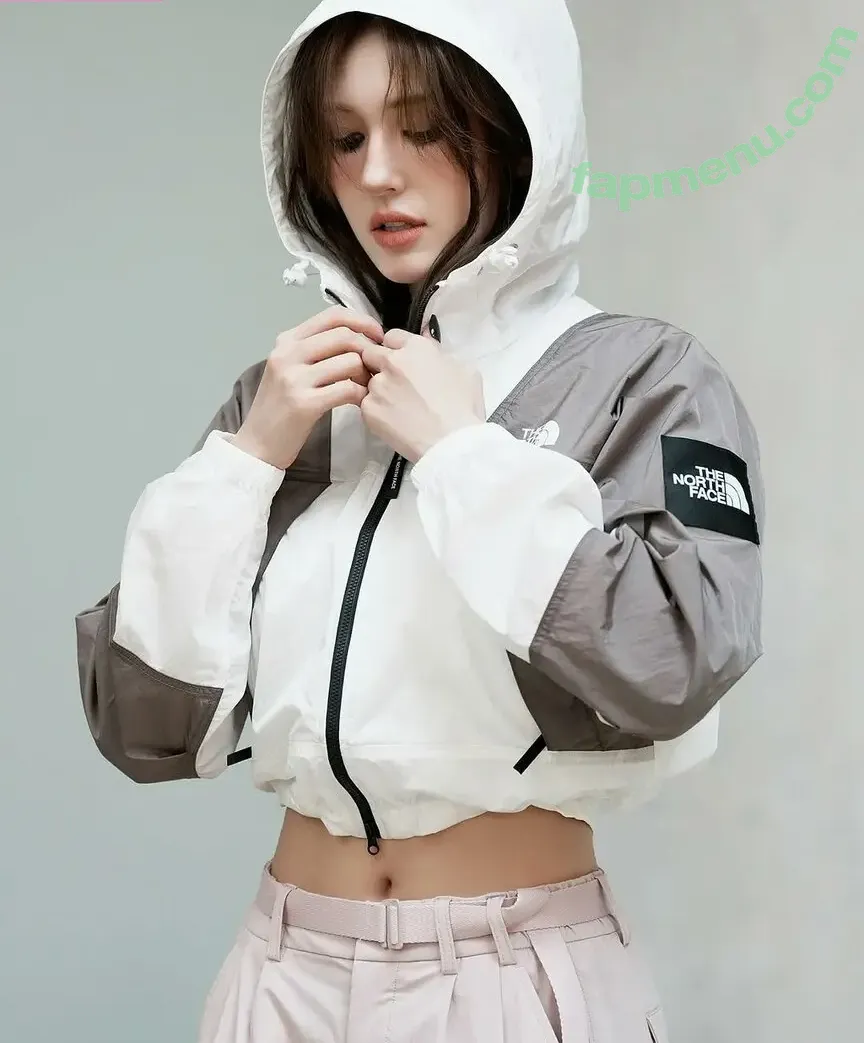 Jeon Somi nude photo #0300 (ENNIK SOMI / somsomi0309)