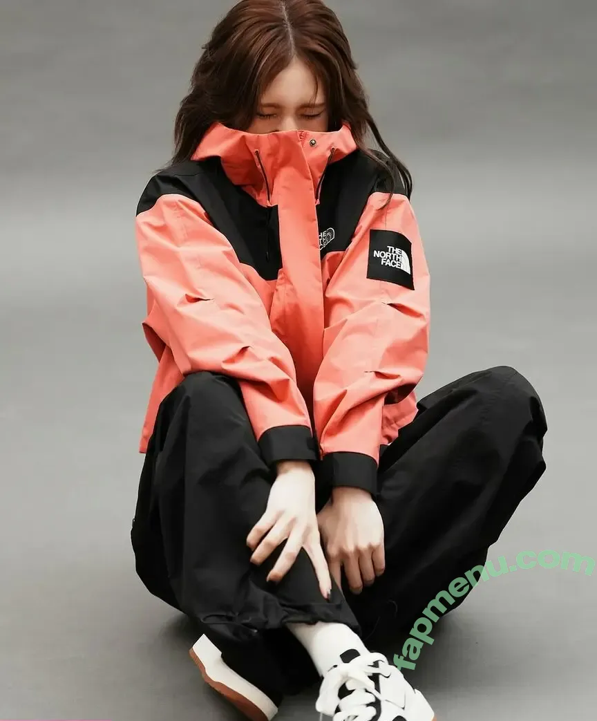 Jeon Somi nude photo #0302 (ENNIK SOMI / somsomi0309)