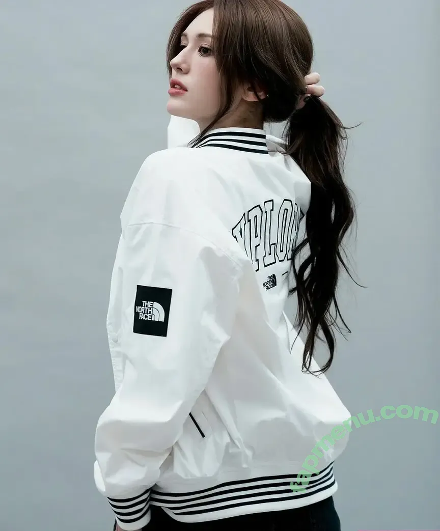 Jeon Somi nude photo #0307 (ENNIK SOMI / somsomi0309)