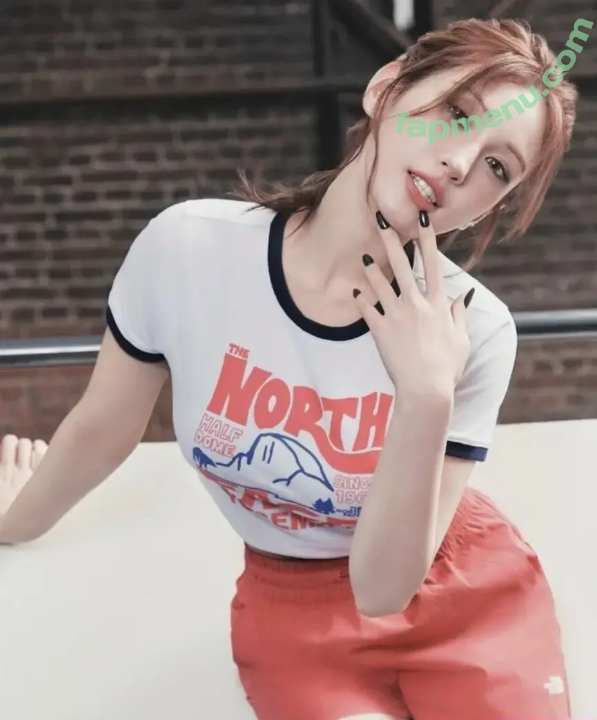 Jeon Somi nude photo #0328 (ENNIK SOMI / somsomi0309)