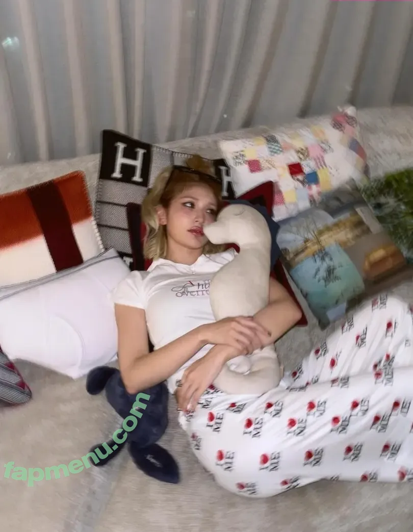 Jeon Somi nude photo #0337 (ENNIK SOMI / somsomi0309)