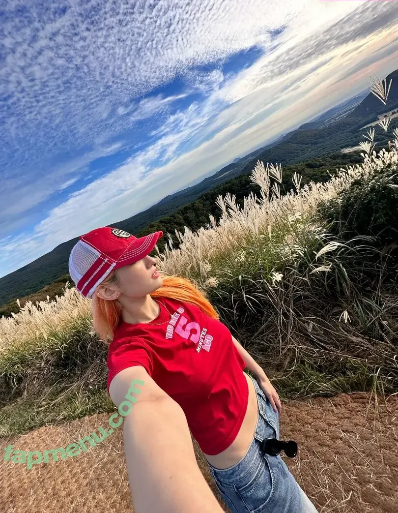 Jeon Somi nude photo #0354 (ENNIK SOMI / somsomi0309)