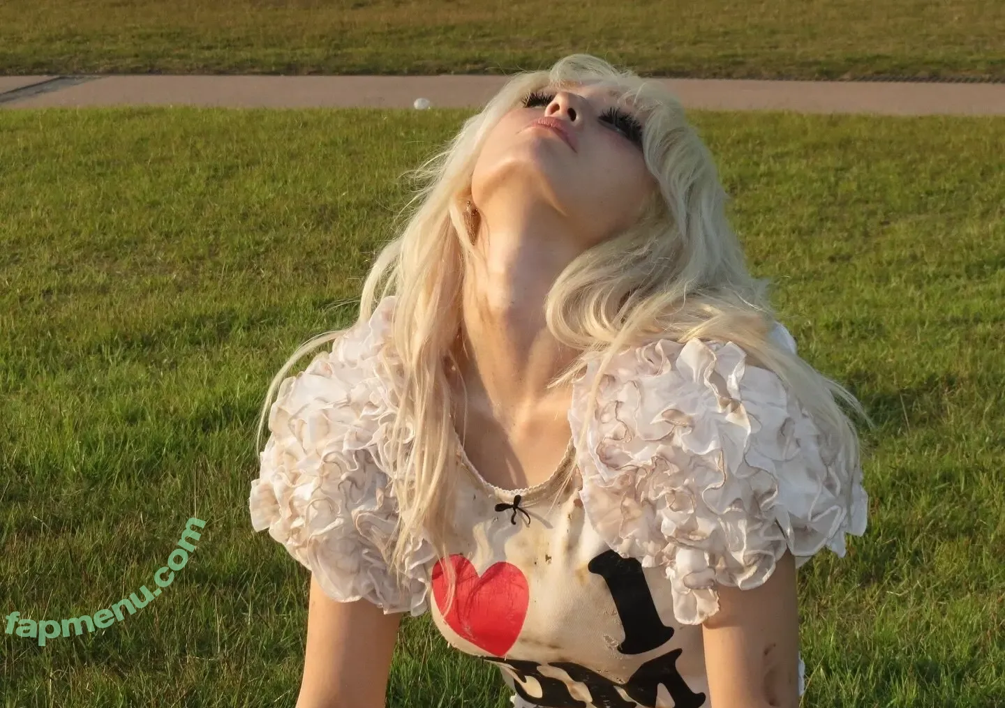 Jeon Somi nude photo #0364 (ENNIK SOMI / somsomi0309)