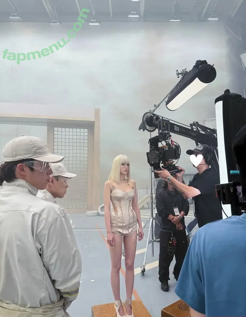 Jeon Somi nude photo #0378 (ENNIK SOMI / somsomi0309)