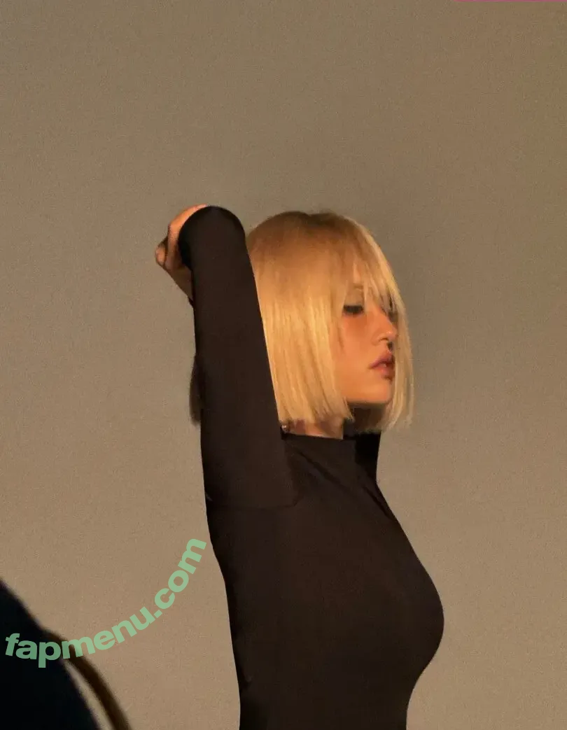 Jeon Somi nude photo #0393 (ENNIK SOMI / somsomi0309)