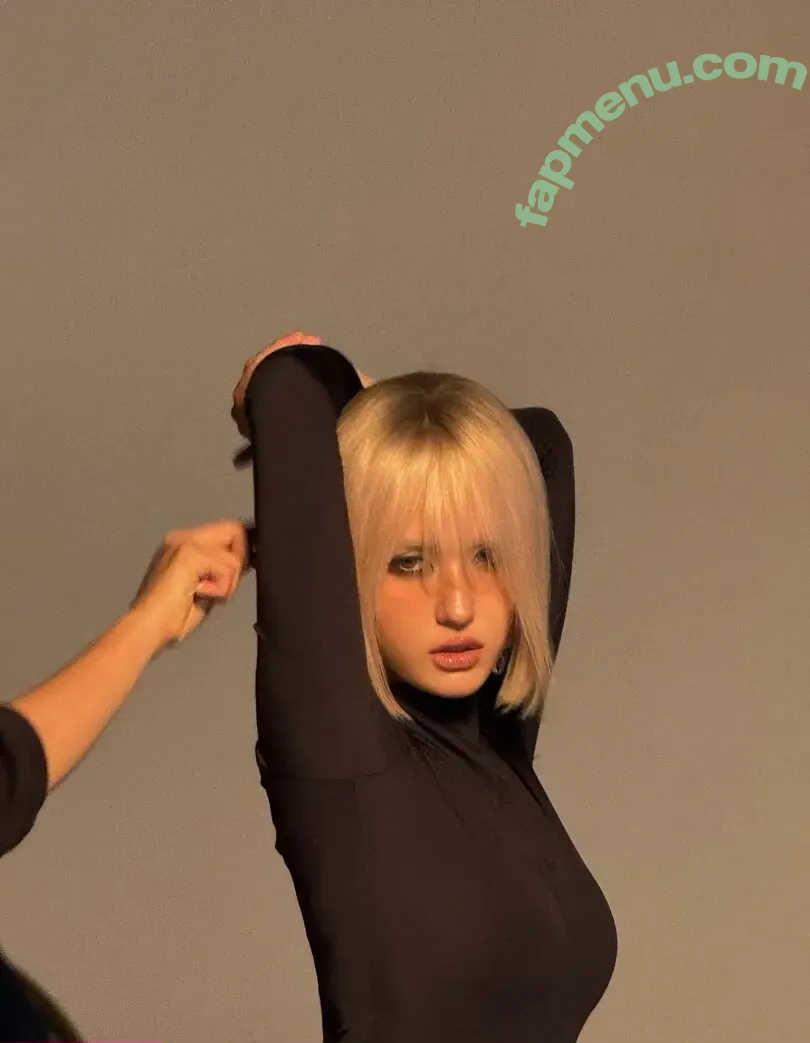 Jeon Somi nude photo #0395 (ENNIK SOMI / somsomi0309)