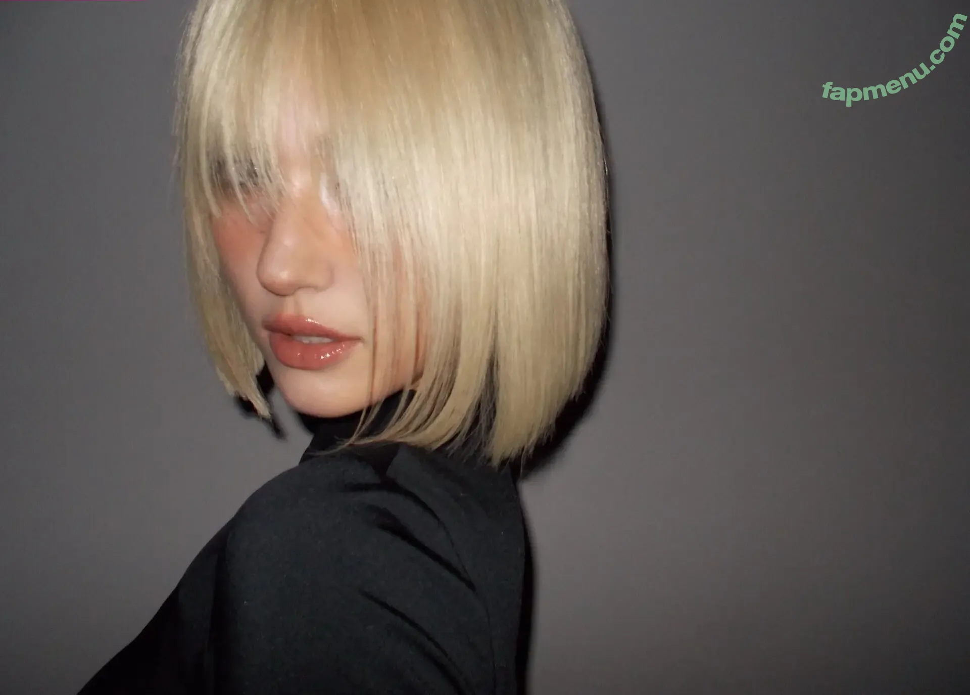 Jeon Somi nude photo #0397 (ENNIK SOMI / somsomi0309)