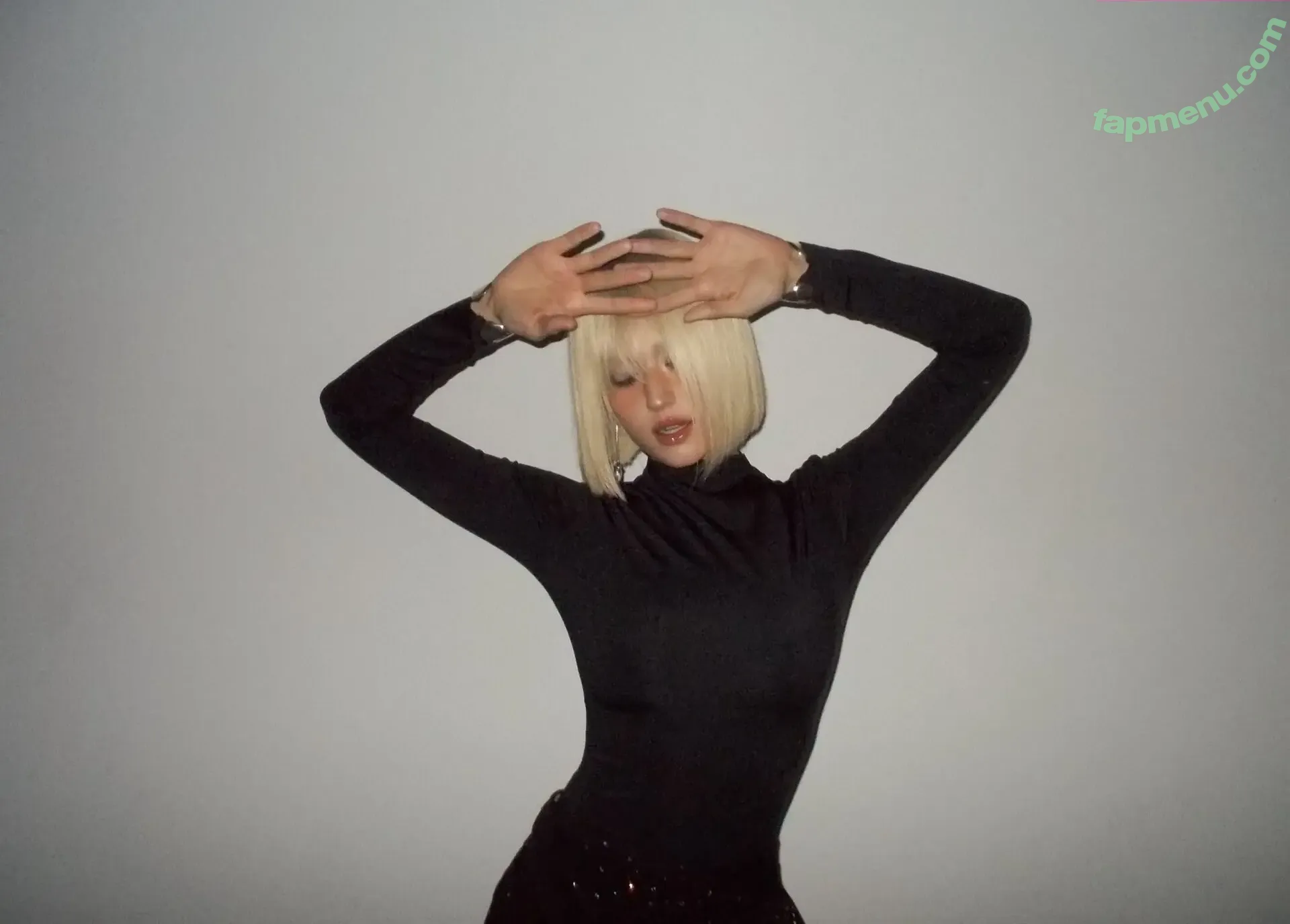 Jeon Somi nude photo #0399 (ENNIK SOMI / somsomi0309)