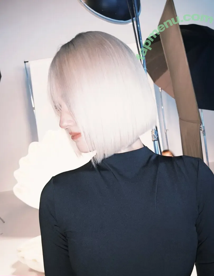 Jeon Somi nude photo #0400 (ENNIK SOMI / somsomi0309)