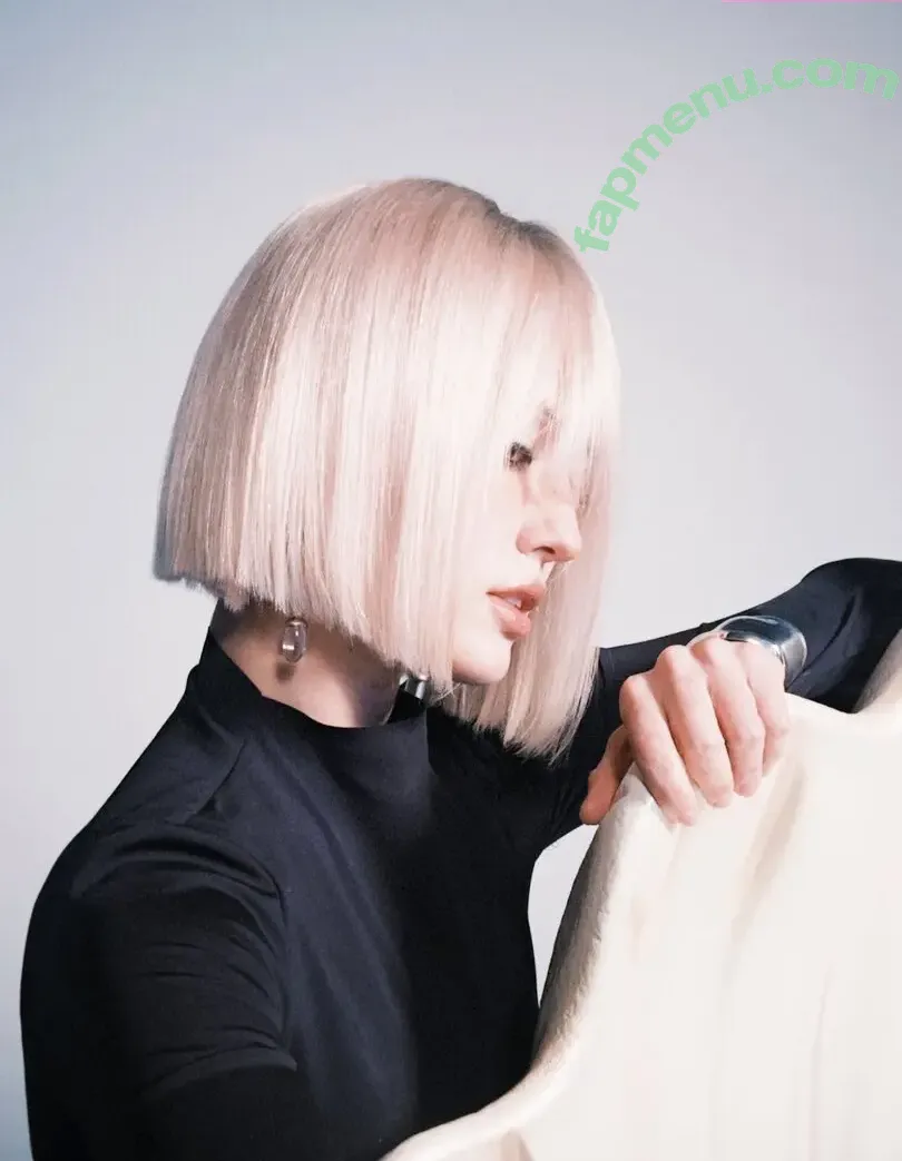 Jeon Somi nude photo #0401 (ENNIK SOMI / somsomi0309)