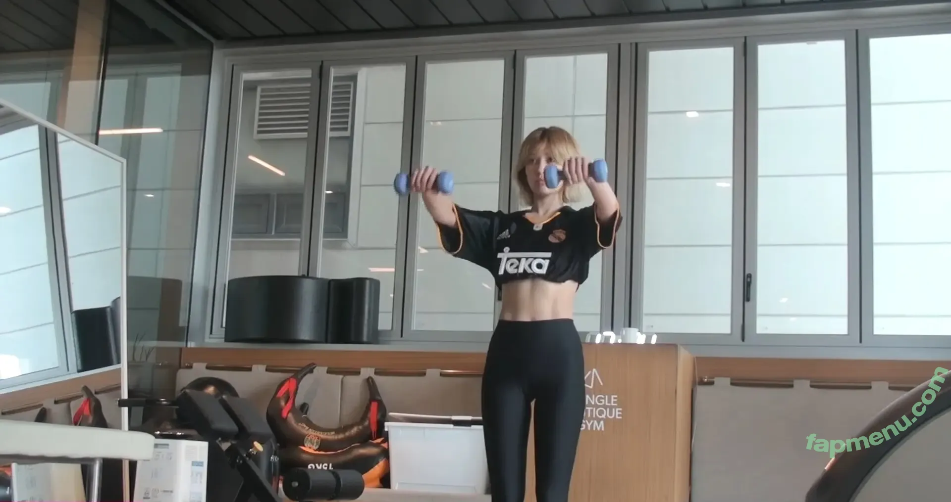 Jeon Somi nude photo #0407 (ENNIK SOMI / somsomi0309)