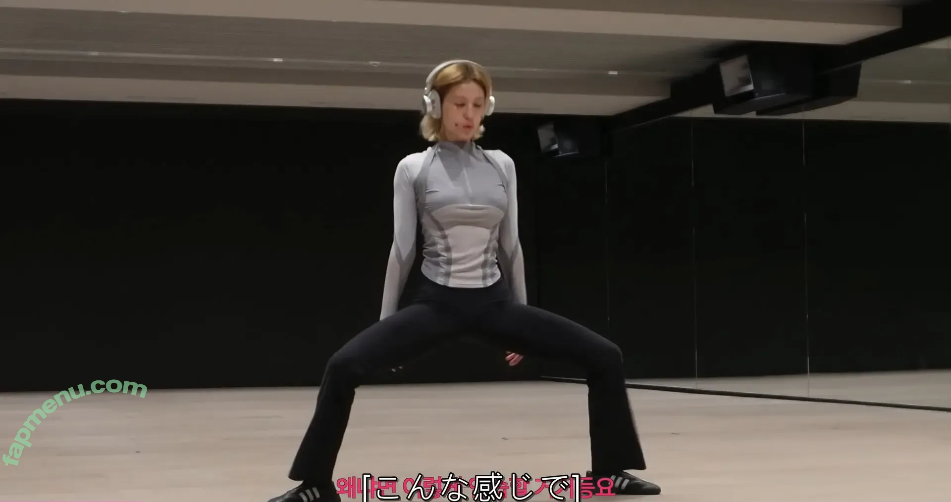 Jeon Somi nude photo #0412 (ENNIK SOMI / somsomi0309)