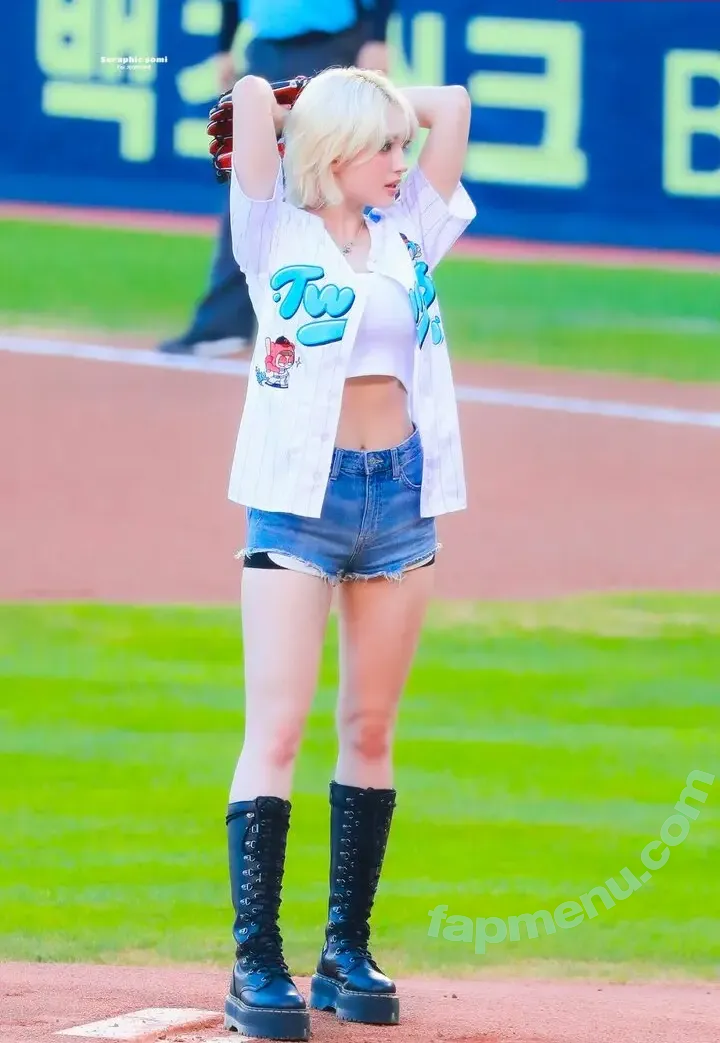 Jeon Somi nude photo #0499 (ENNIK SOMI / somsomi0309)