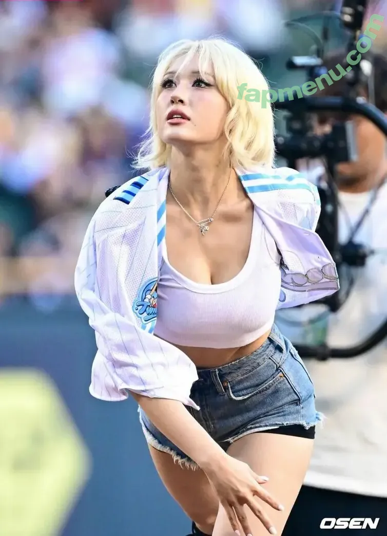 Jeon Somi nude photo #0501 (ENNIK SOMI / somsomi0309)