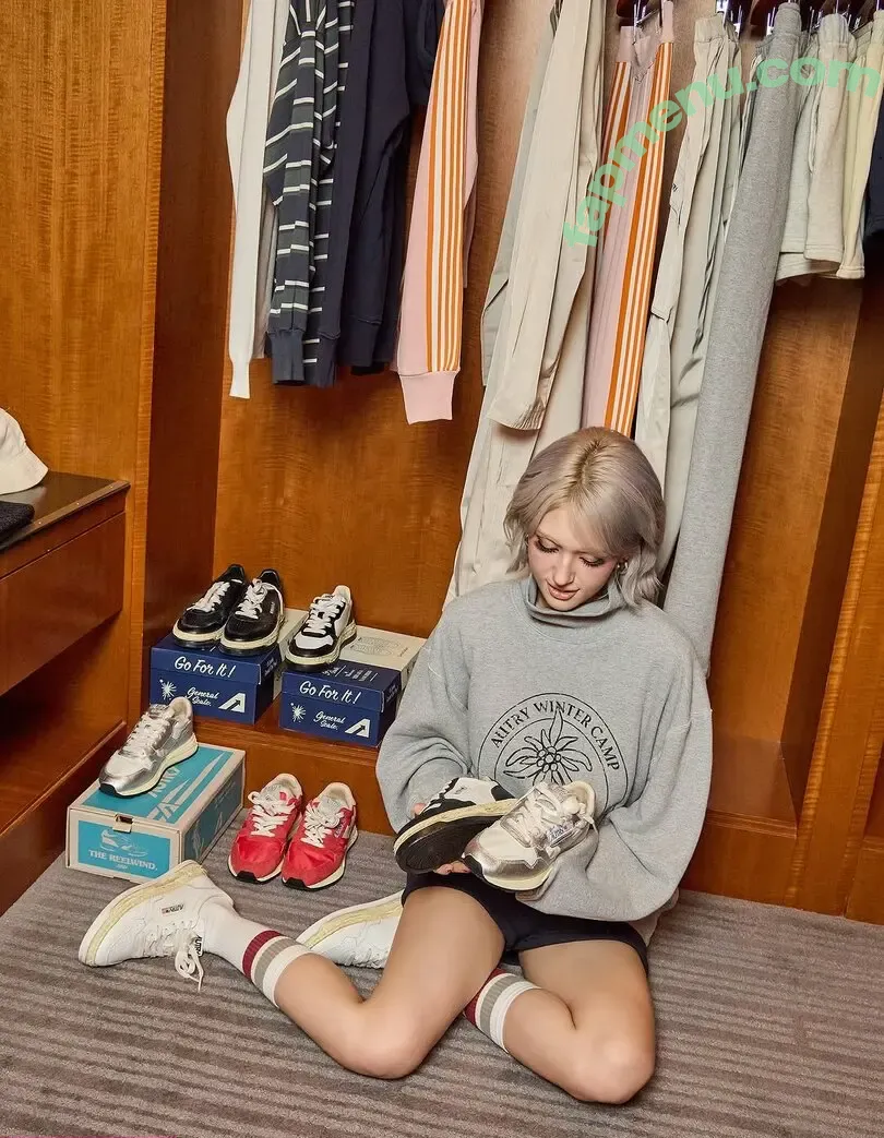 Jeon Somi nude photo #0692 (ENNIK SOMI / somsomi0309)