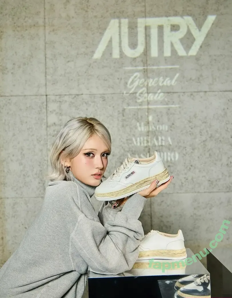 Jeon Somi nude photo #0693 (ENNIK SOMI / somsomi0309)