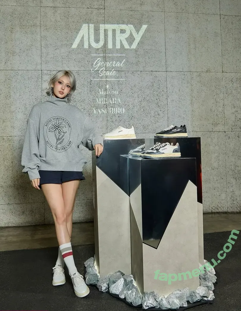 Jeon Somi nude photo #0695 (ENNIK SOMI / somsomi0309)