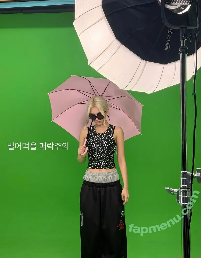 Jeon Somi nude photo #0702 (ENNIK SOMI / somsomi0309)