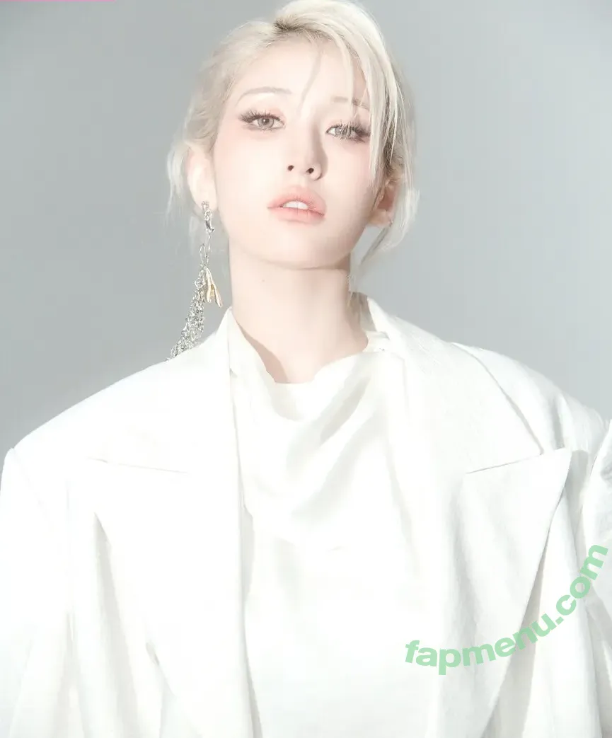 Jeon Somi nude photo #0738 (ENNIK SOMI / somsomi0309)