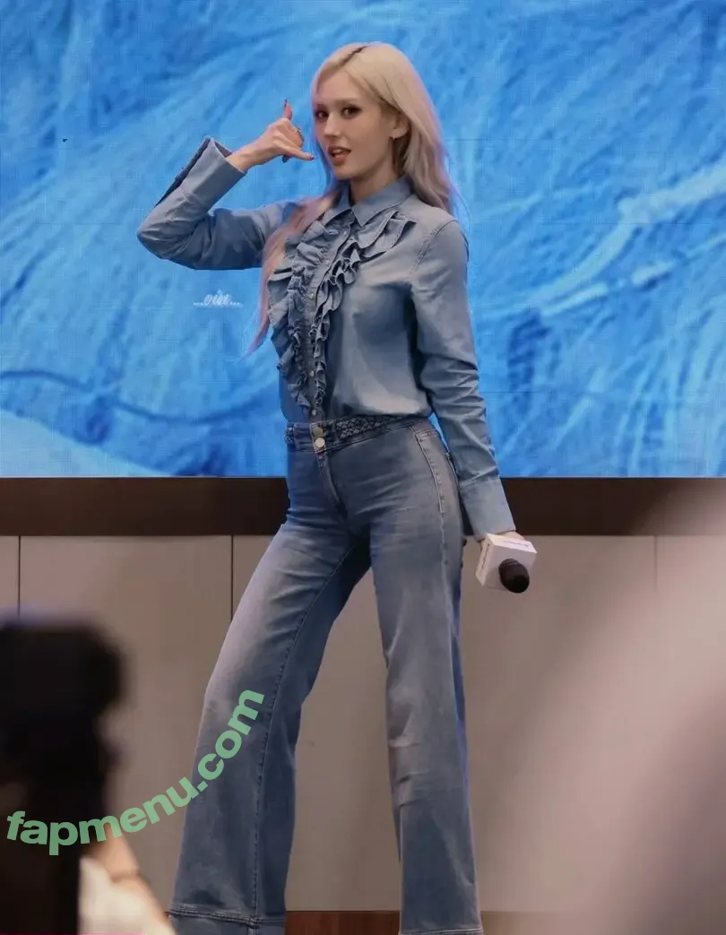 Jeon Somi nude photo #0801 (ENNIK SOMI / somsomi0309)