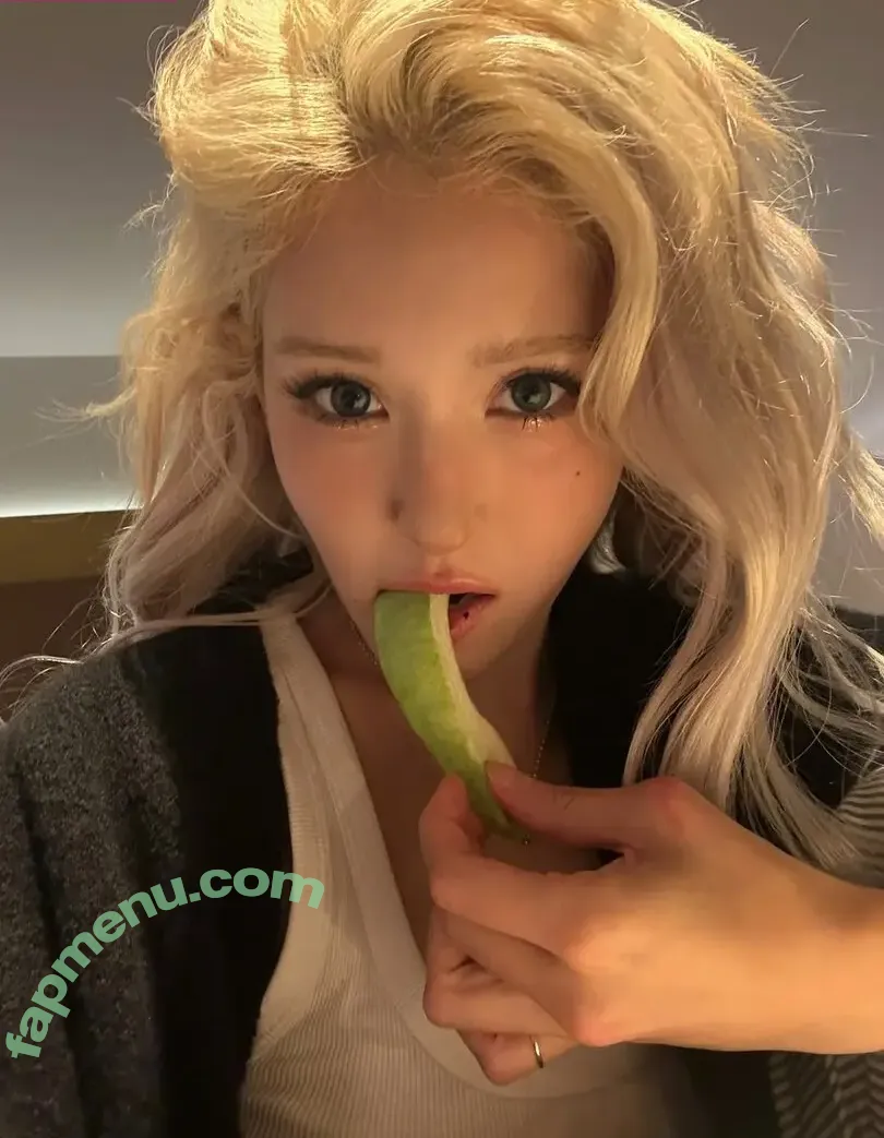 Jeon Somi nude photo #0832 (ENNIK SOMI / somsomi0309)