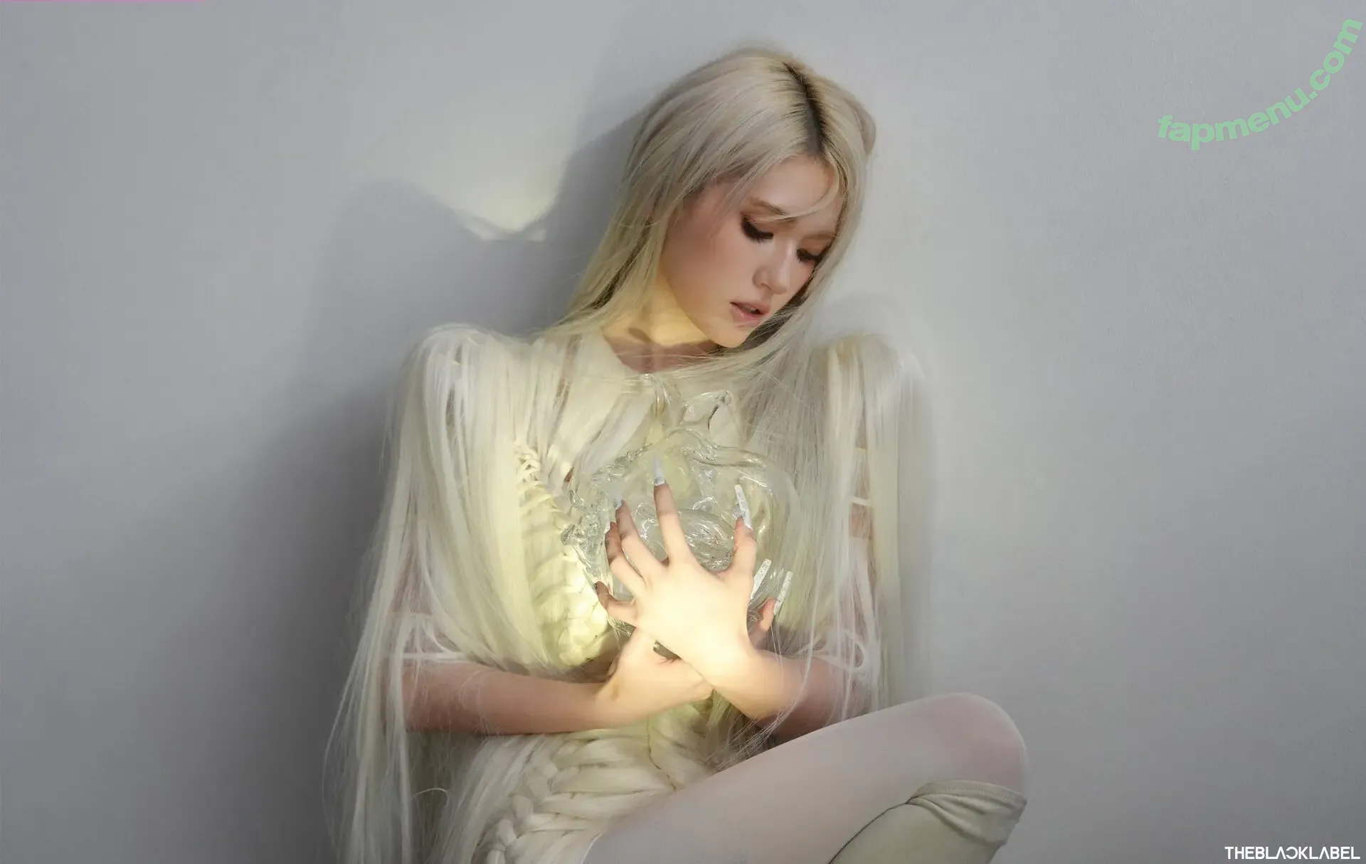 Jeon Somi nude photo #0881 (ENNIK SOMI / somsomi0309)