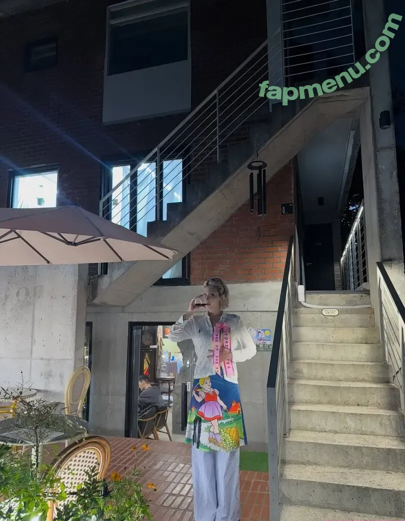 Jeon Somi nude photo #0886 (ENNIK SOMI / somsomi0309)