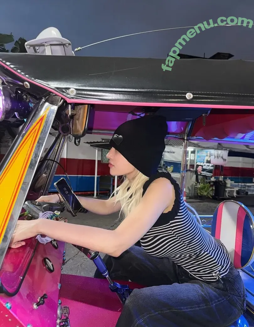 Jeon Somi nude photo #0903 (ENNIK SOMI / somsomi0309)