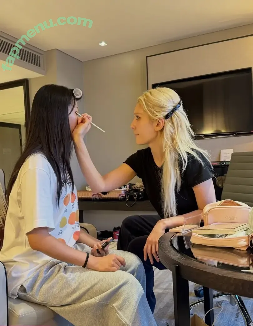 Jeon Somi nude photo #0904 (ENNIK SOMI / somsomi0309)