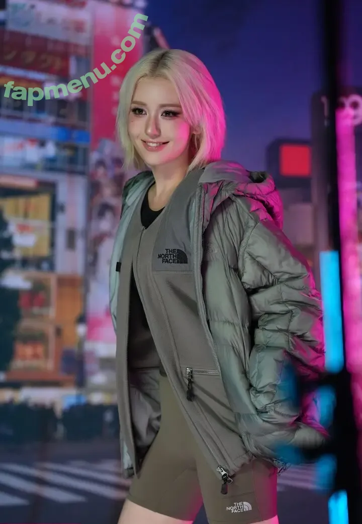 Jeon Somi nude photo #0922 (ENNIK SOMI / somsomi0309)