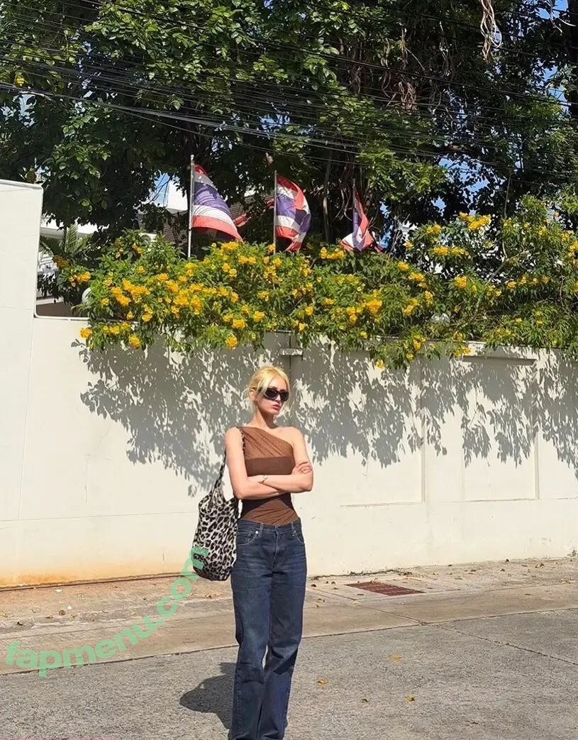 Jeon Somi nude photo #0947 (ENNIK SOMI / somsomi0309)