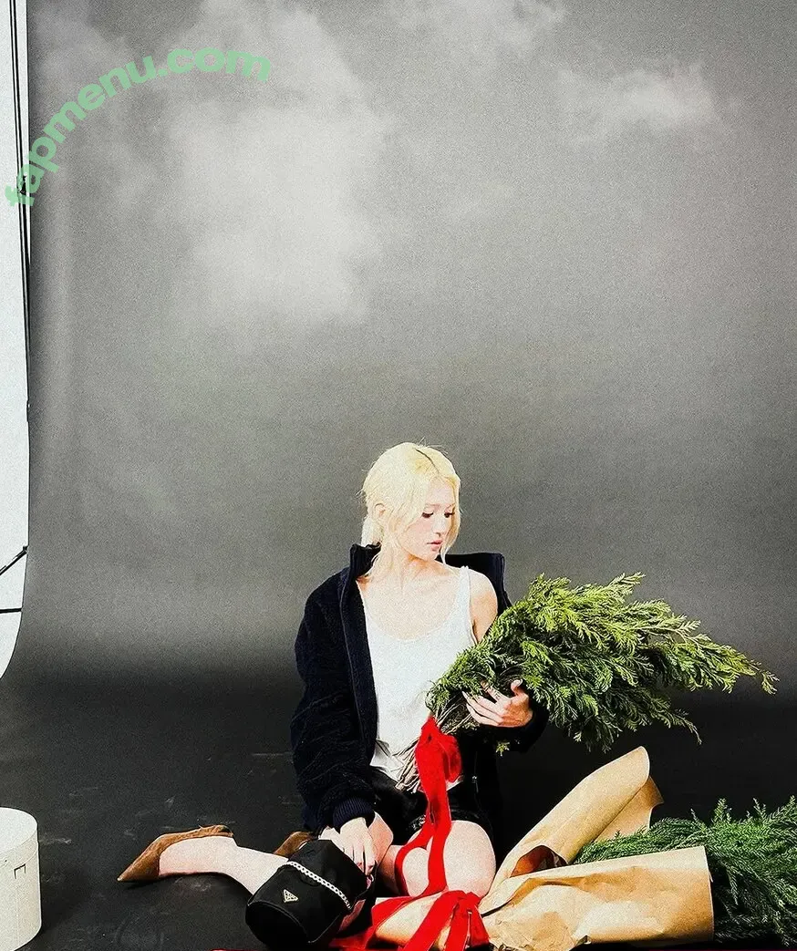 Jeon Somi nude photo #0967 (ENNIK SOMI / somsomi0309)