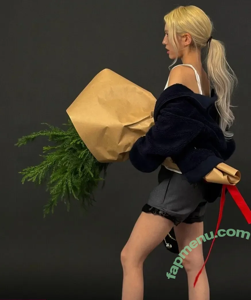 Jeon Somi nude photo #0981 (ENNIK SOMI / somsomi0309)