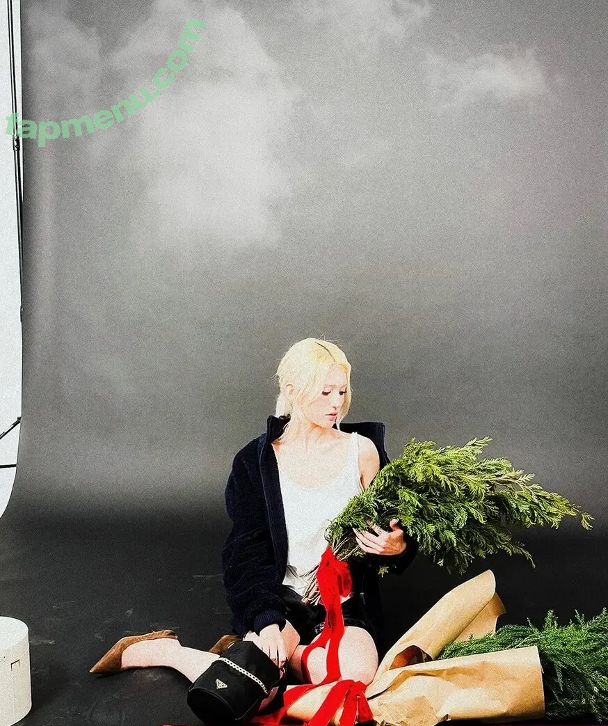 Jeon Somi nude photo #0983 (ENNIK SOMI / somsomi0309)