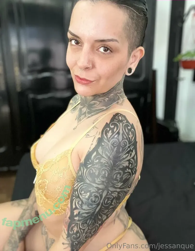jessanque nude photo #0023 (jessandquinn)