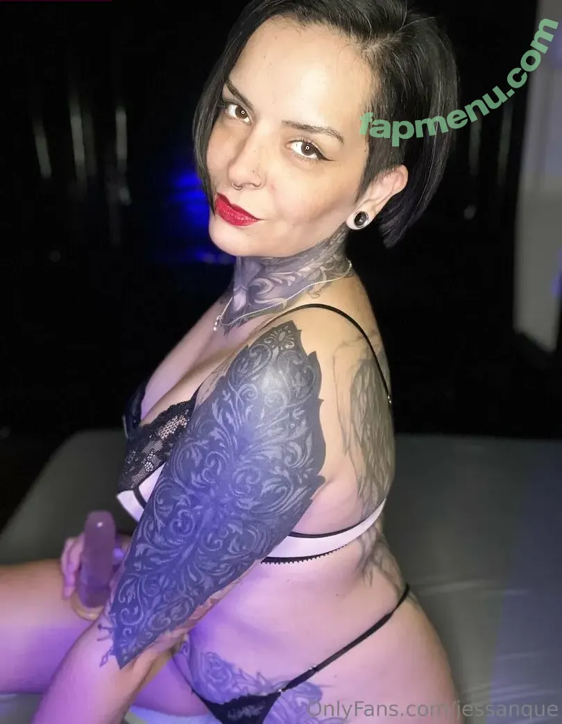 jessanque nude photo #0031 (jessandquinn)